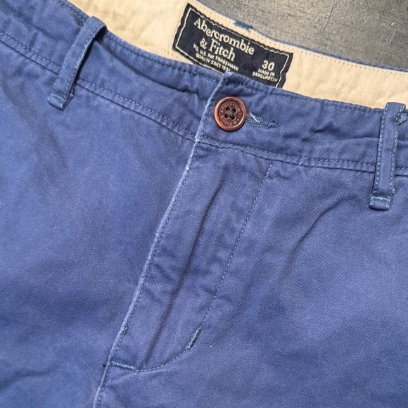 Abercrombie & Fitch Men's Navy Flat Front Shorts - Picture 2 of 5